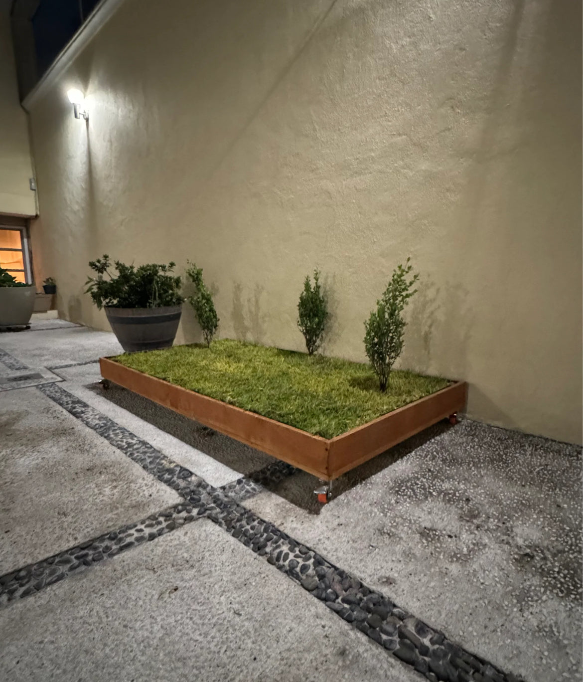 DOGMA LawnBox mantiene tu hogar limpio y sin olores.